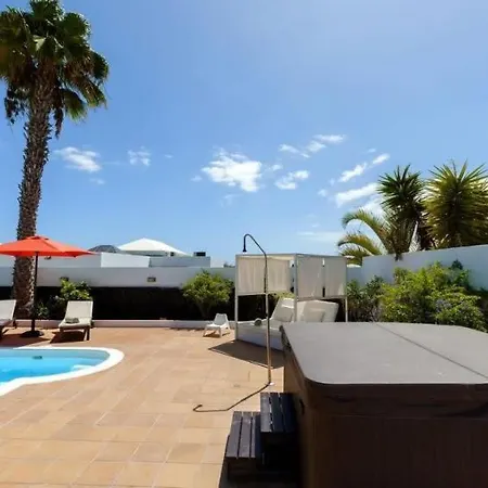 Villa Girasol With Hot Tub Playa Blanca (Lanzarote)